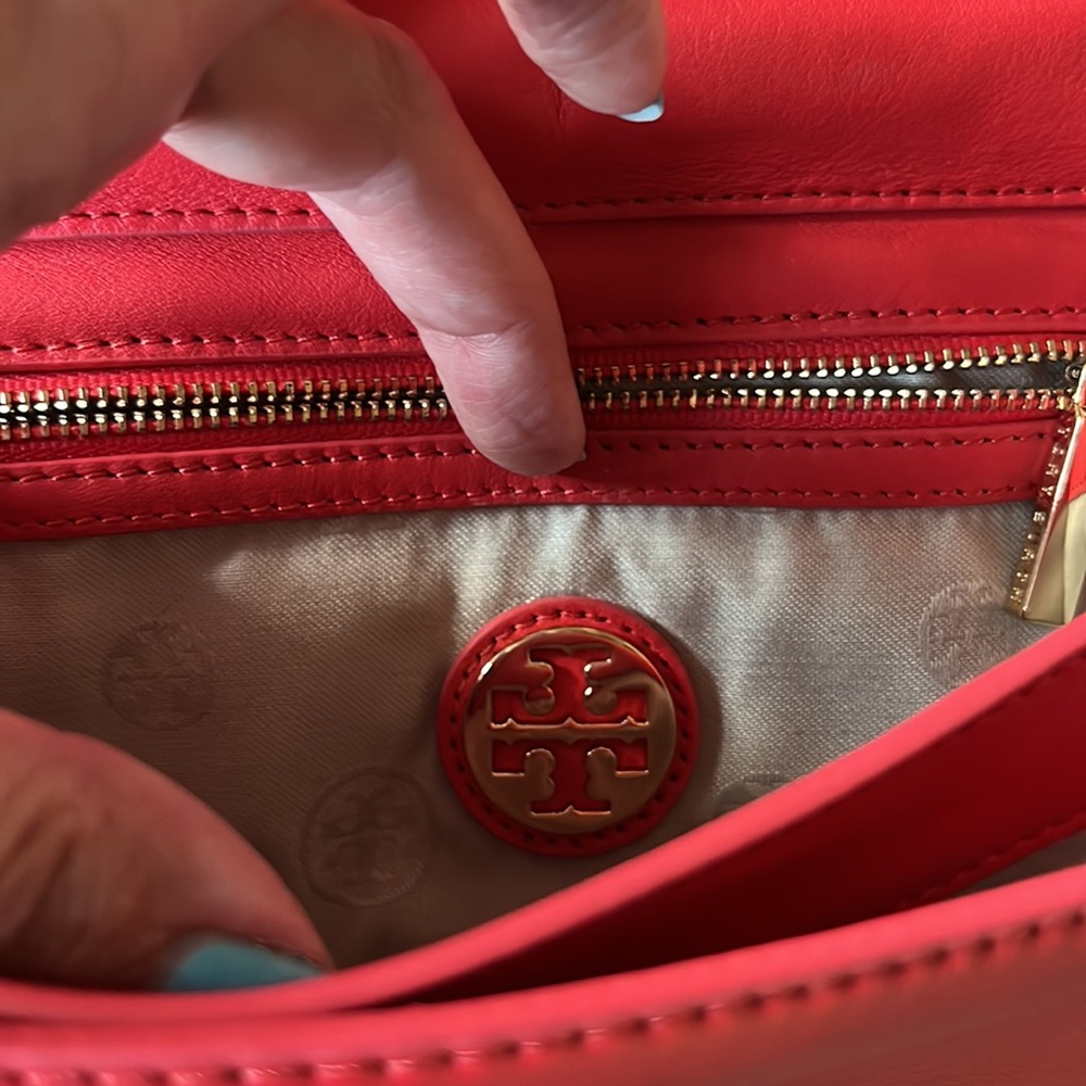 Tory Burch Cross Body - Picture 4 of 10